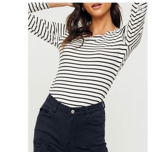 NWT Scallop Neck Stripe Top SML